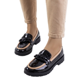 Svartlackade skor från Eldark