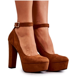 Mockapumpar på Camel Rivia-plattformen brun