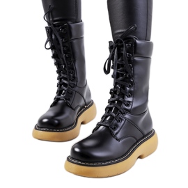 Svarta stövlar från Redel