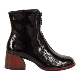 Svartlackade högklackade damstövlar från Vinceza