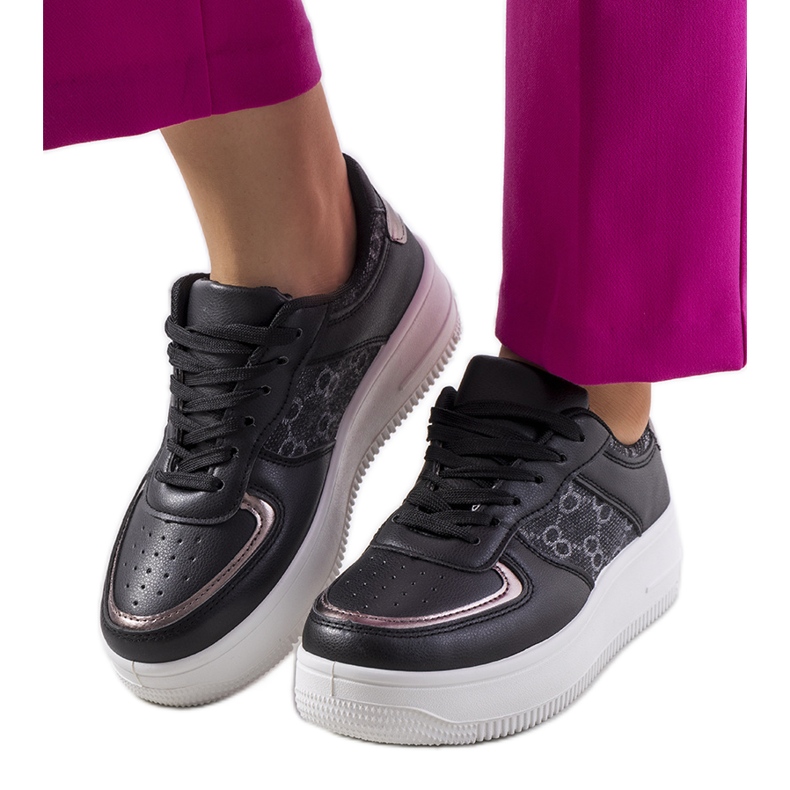 Svarta damsneakers från Luzia