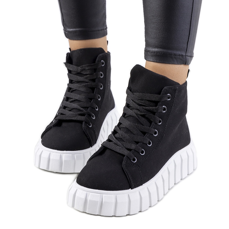 BM Svarta sneakers på Horizo-plattformen