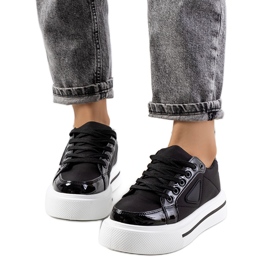 Svarta sneakers med tjock Scrabstersula