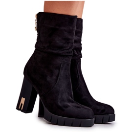 PG1 Mocka Höga Stövlar På En Klack Svart Volter