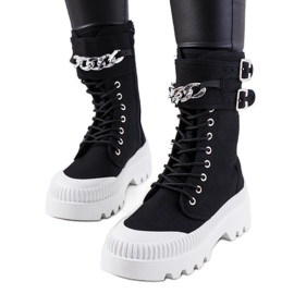 Svarta sneakers med Taus-kedja