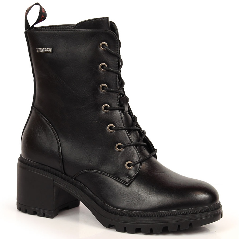 Svarta Vinceza snörstövlar på stolpen