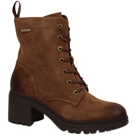 Bruna Vinceza mockastövlar på stolpen