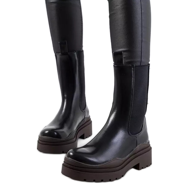 Svarta stövlar med brun Nester-sula