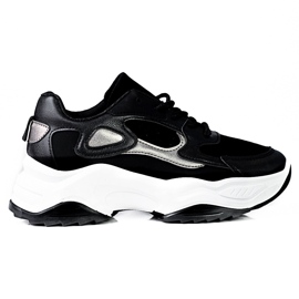 Sneakers från Shelovet för kvinnor på en hög plattform svart och vitt
