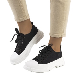 Svarta sneakers på en tjock Ardglass-sula