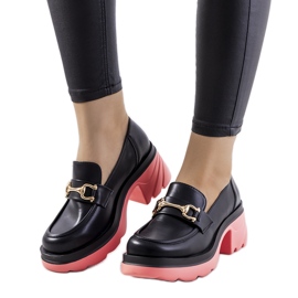 Svarta brogues på rosa Korgal sulor