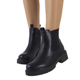 Svarta stövlar i ekoläder från Ecrin