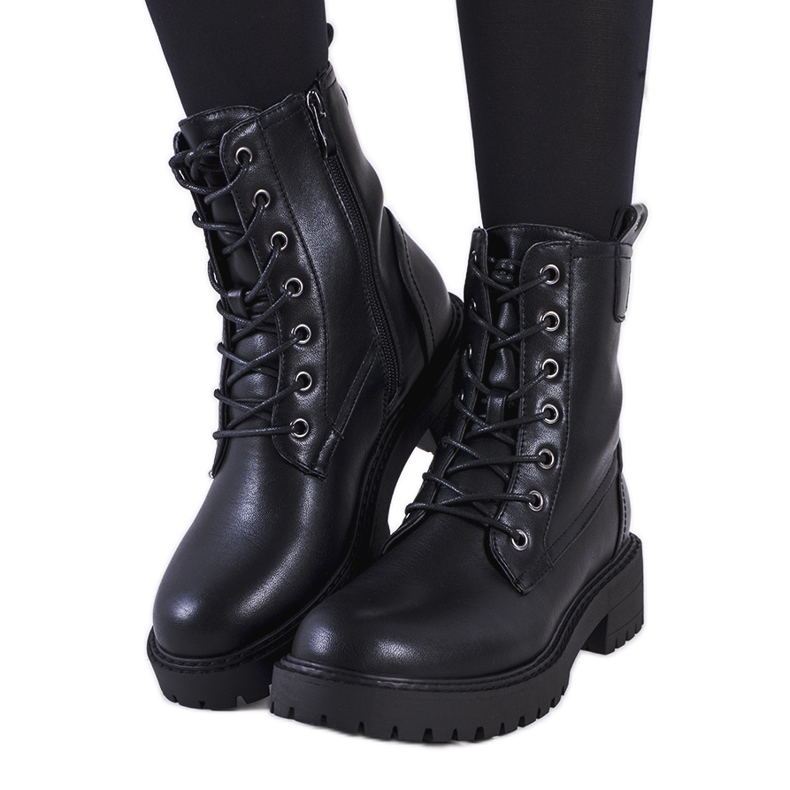 Svarta stövlar i ekoläder från Wellspring