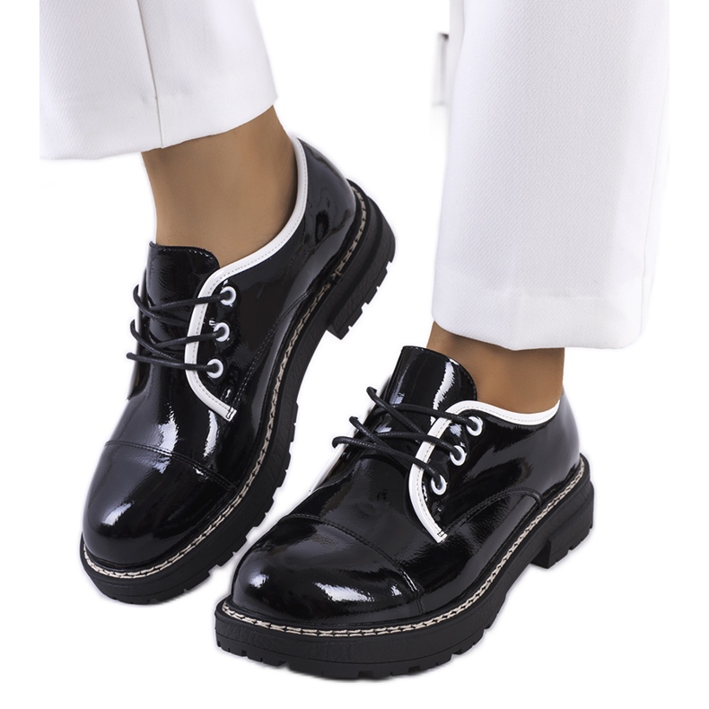 Svartlackade Kuzem-skor