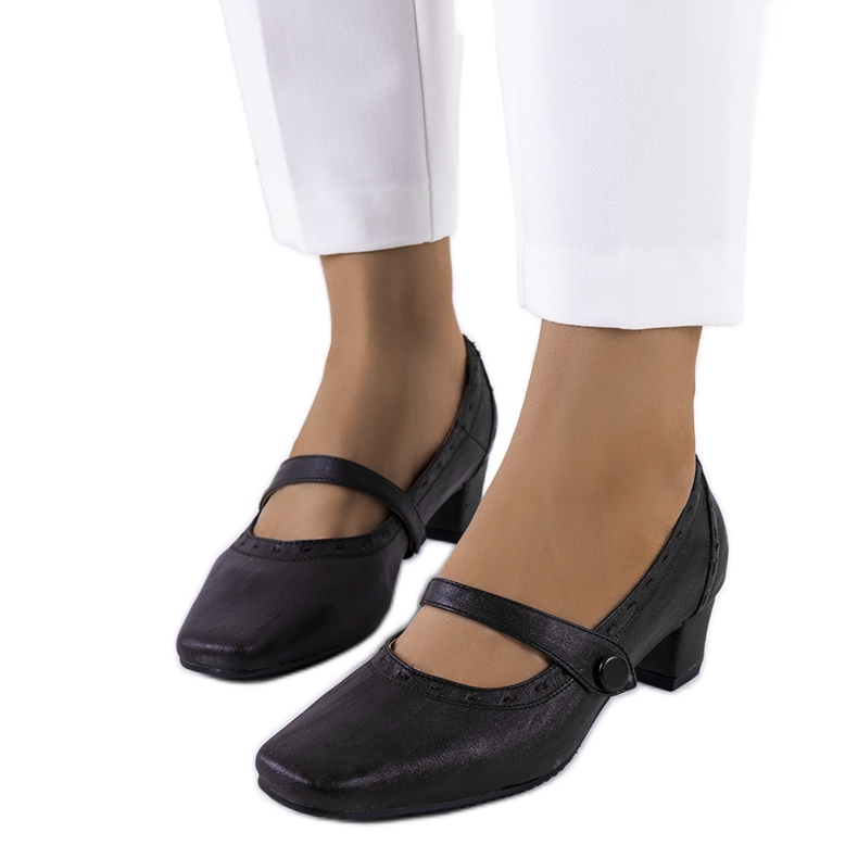 Mörkbruna pumps med Cilka-rem