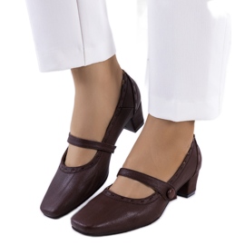 Bruna pumps med Cilka-rem