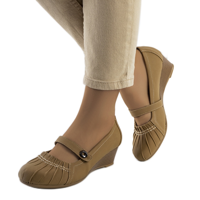 Beige pumps med rynkning Nita