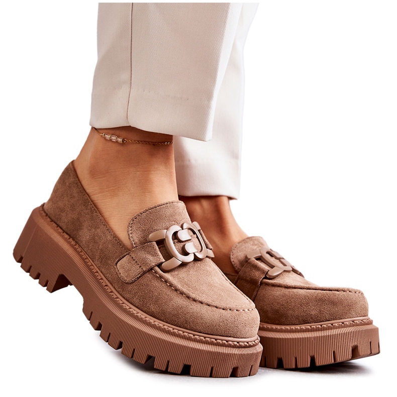 FB2 Dambrogues mocka med mörkbeige Leeza-dekoration