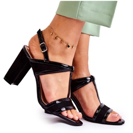 Fashionabla Lädersandaler På En Bar Svart Passion