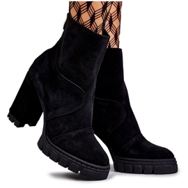 Svarta mocka stövlar på klack Elia