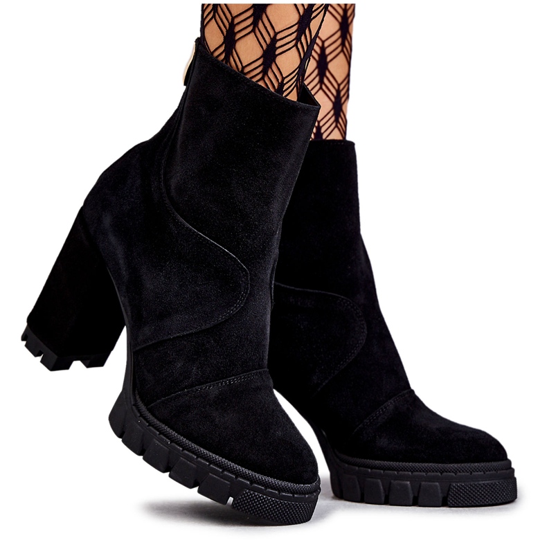 Svarta mocka stövlar på klack Elia