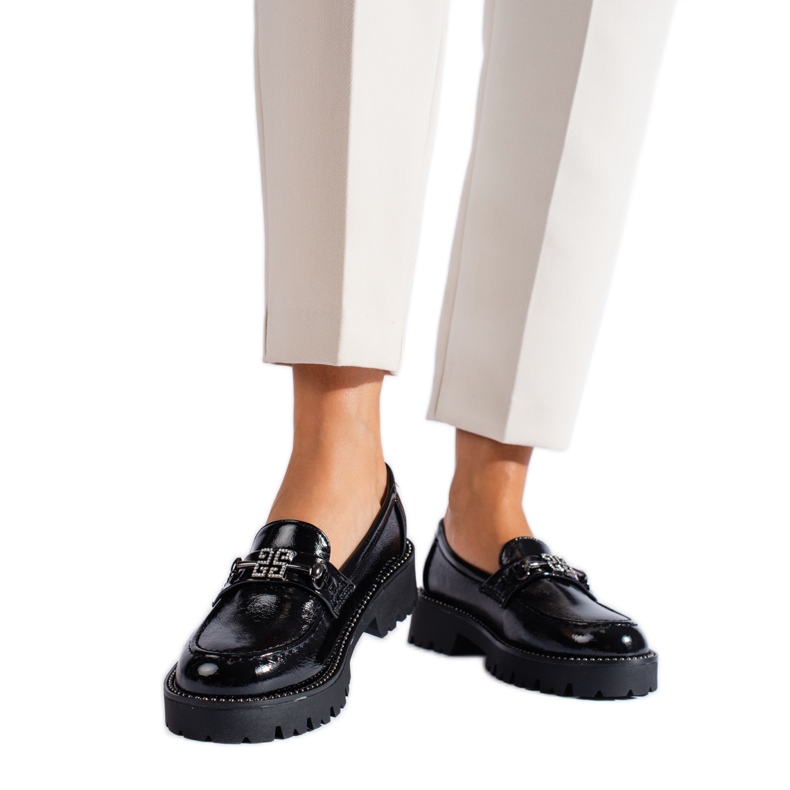 Damlackade mockasiner på en tjock Shelovet-sula svart