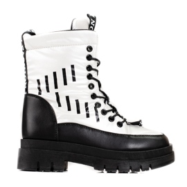 Isolerade väskor för kvinnor på Vinceza-plattformen i svart och vitt