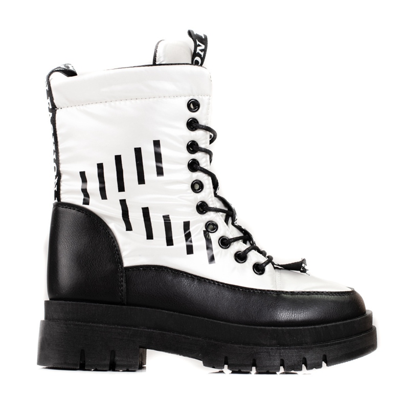 Isolerade väskor för kvinnor på Vinceza-plattformen i svart och vitt