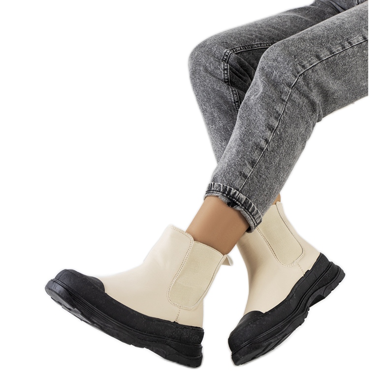 Chelsea-stövlar i beige ekoläder från Loree