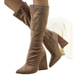 Bruna högklackade stövlar från Teles