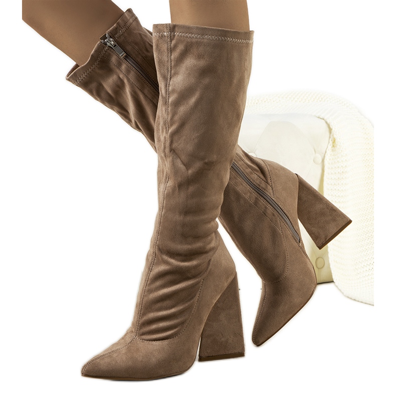 Bruna högklackade stövlar från Teles