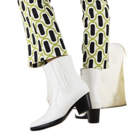 Bento vita cowboystövlar