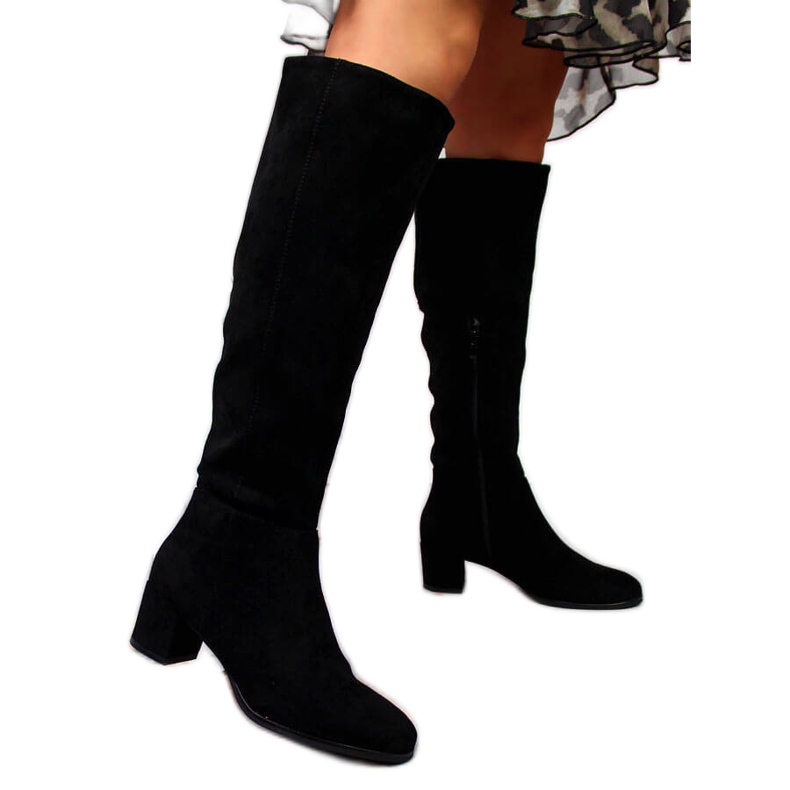 Svarta Sergio Leone varma damstövlar på stolpen