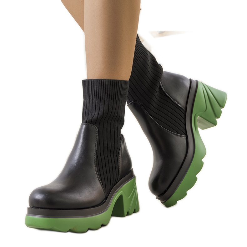 Svarta stövlar med röd Tomlin-sula