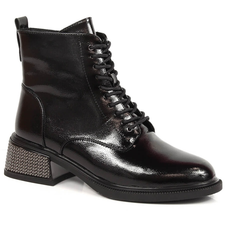 Lackade damstövlar med dekorativ klack, isolerad svart Filippo