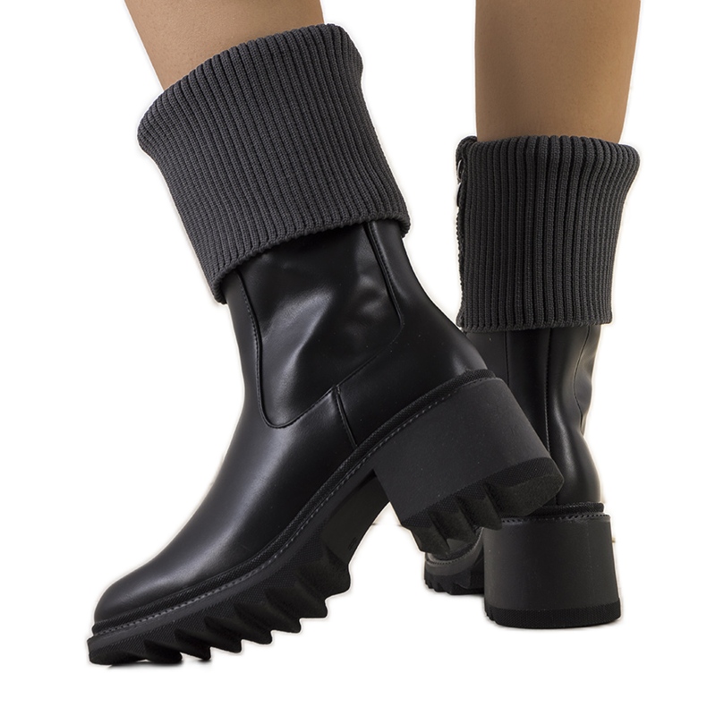 Svarta högklackade stövlar från Lalita