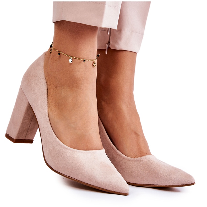 PS1 Klassiska mockapumpar på en beige Kendra-klack brun