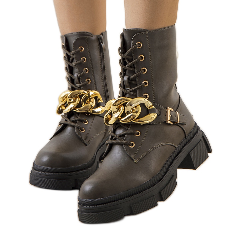 Gröna vandringskängor med Iversenkedja