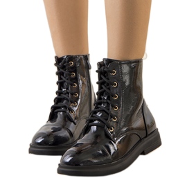 PA1 Svarta patenterade Pisanel stövlar