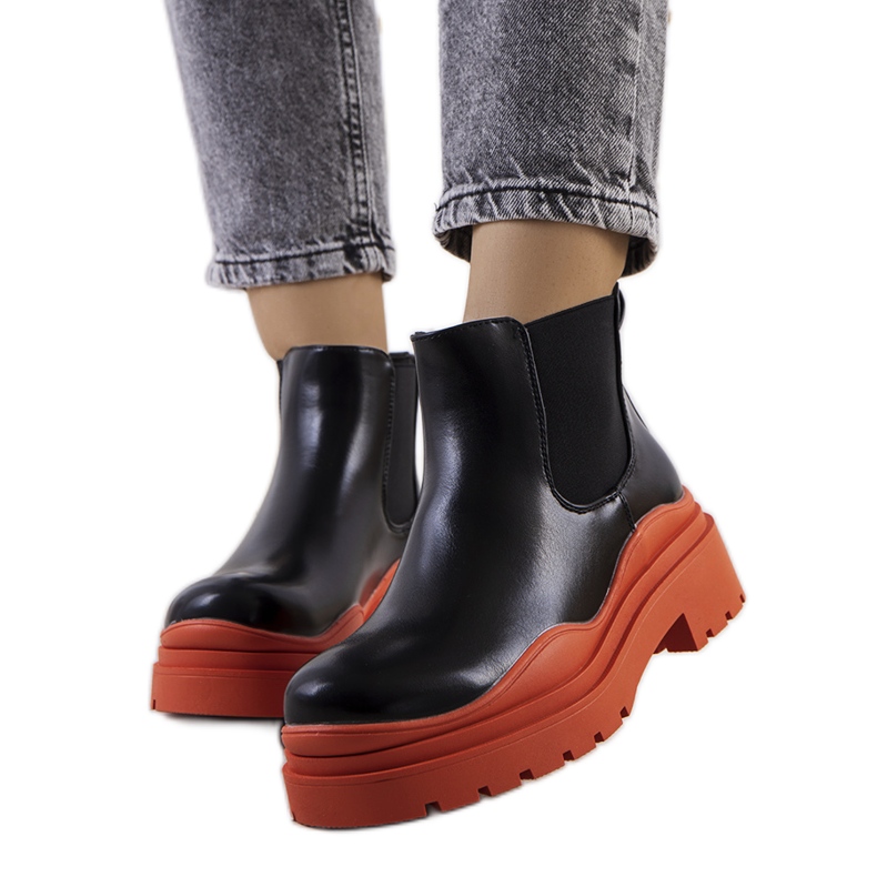 BM Svarta ankelboots på en färgglad Gaffney-plattform