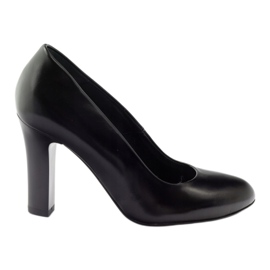 Edeo Svarta pumpar på en pelare