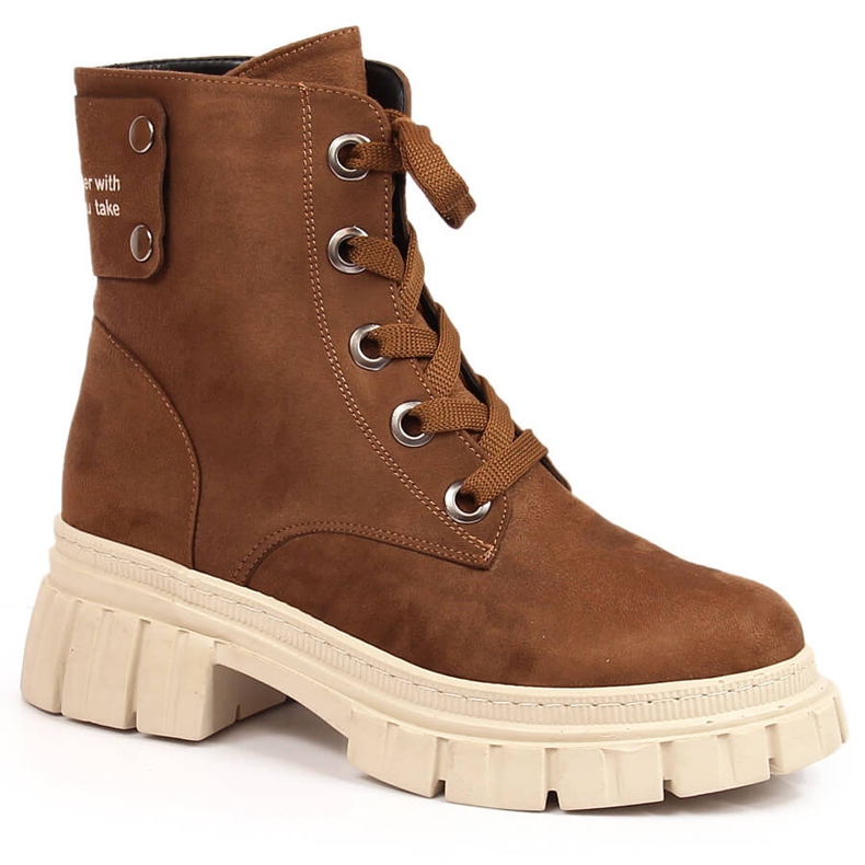 Kvinnors mockaarbetare på en brun vadderad plattform av T.Sokolski