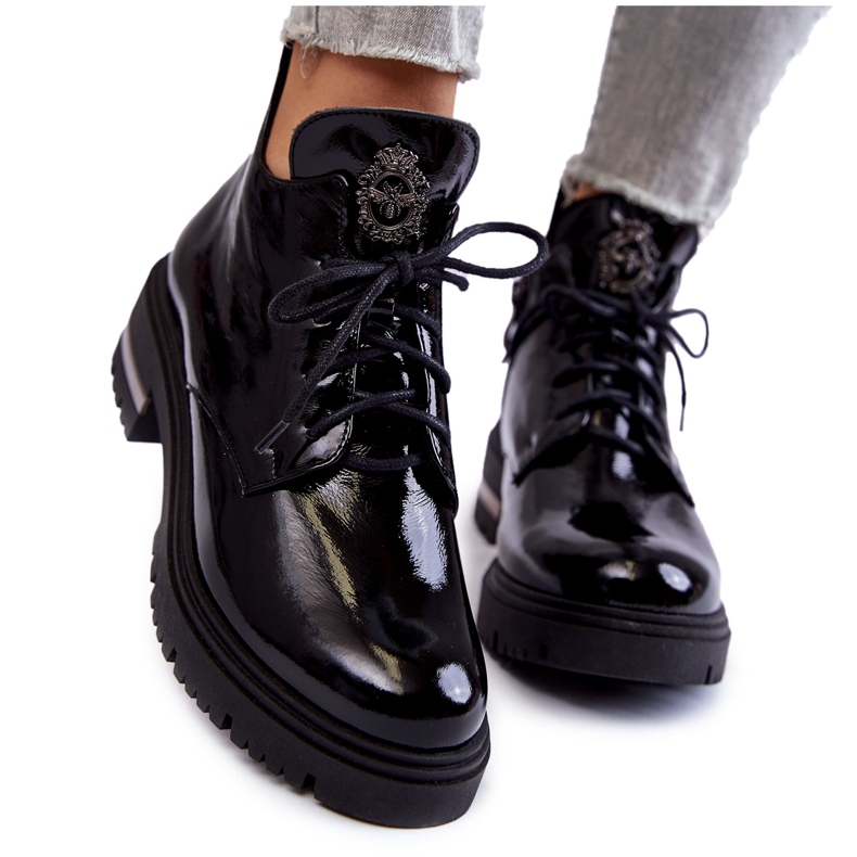 Kvinnors Lackade Stövlar På En Platt Klack Svart Charline