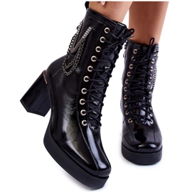 FILIPCZYK Fashionabla, isolerade ankelstövlar i läder med dekoration, svart