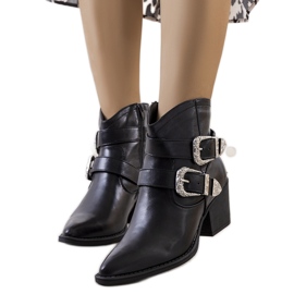 Svarta cowboystövlar