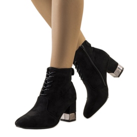 PA1 Svarta stövlar på Verano-stolpen