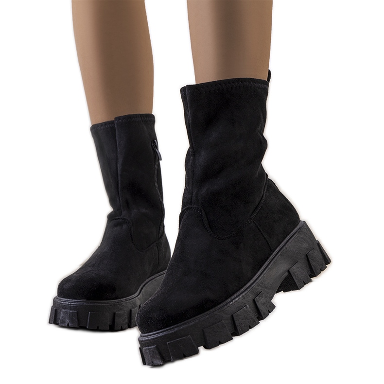 PA1 Svarta stövlar på Conco-plattformen