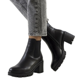 PA1 Svarta högklackade stövlar från Selima