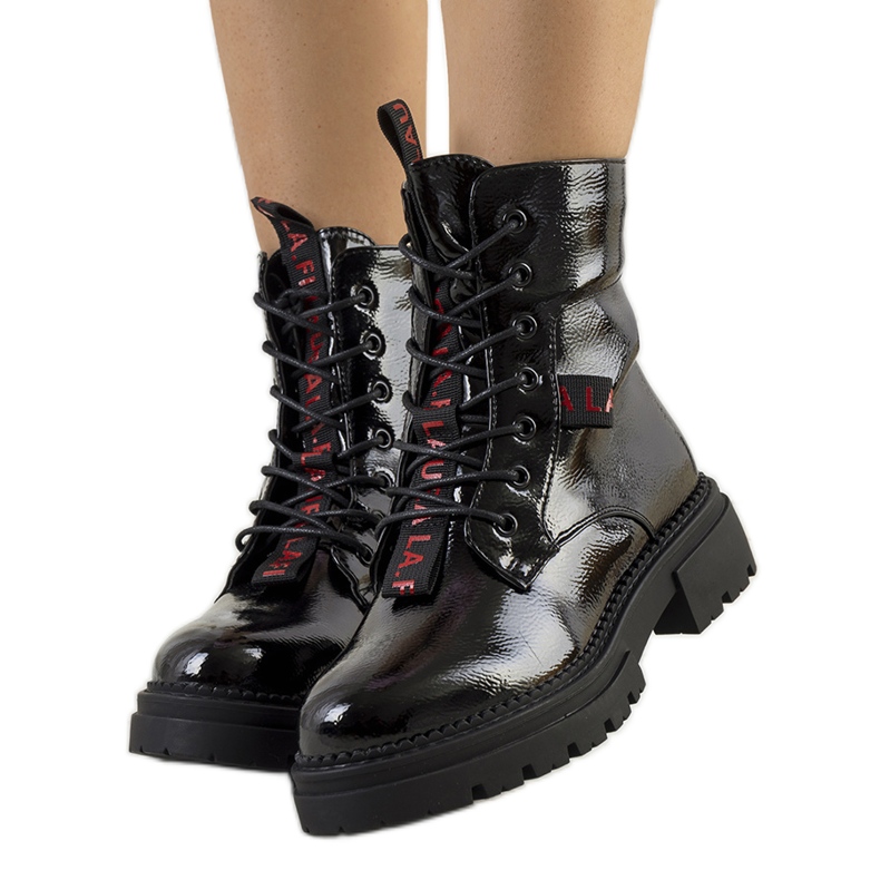 PA1 Svartlackade stövlar från Casies