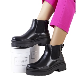 PA1 Svarta stövlar på Gaffney-plattformen